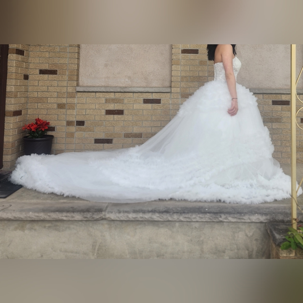Elegant wedding dress
